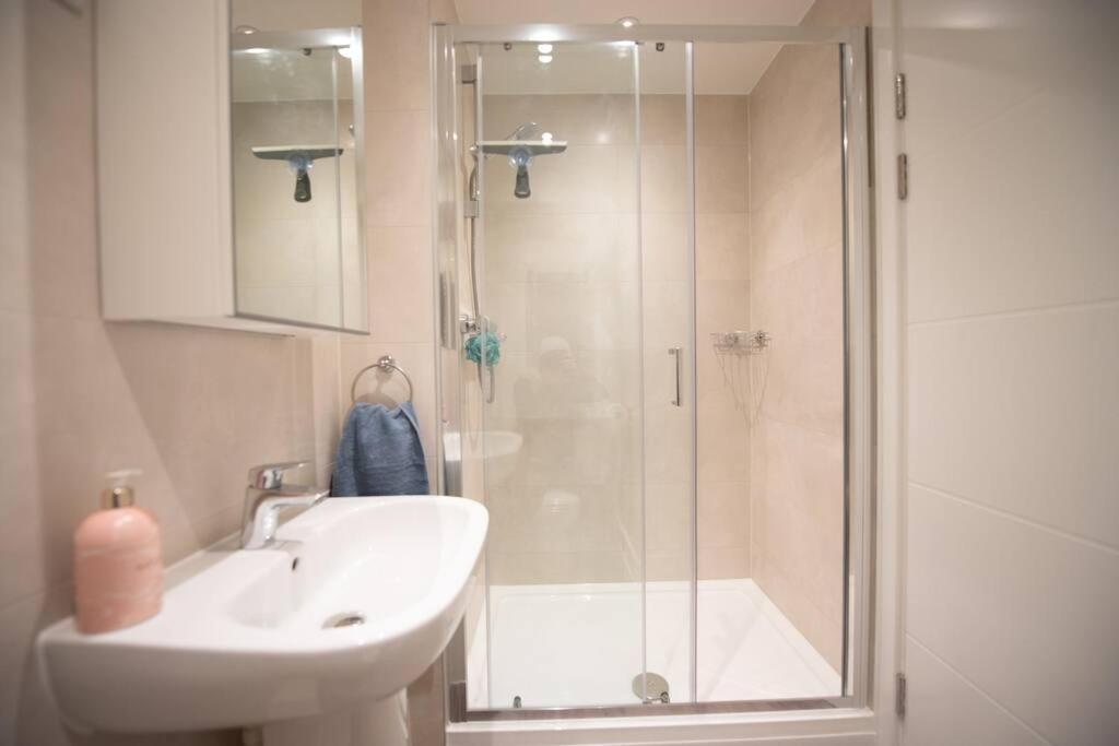 Number 15 Luxurious Two Bedroom Apartment เอกซ์มัธ ภายนอก รูปภาพ
